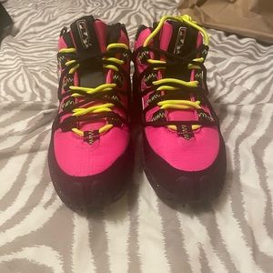 Fila Women’s Explore Trail Shoes Size: 5 1/2